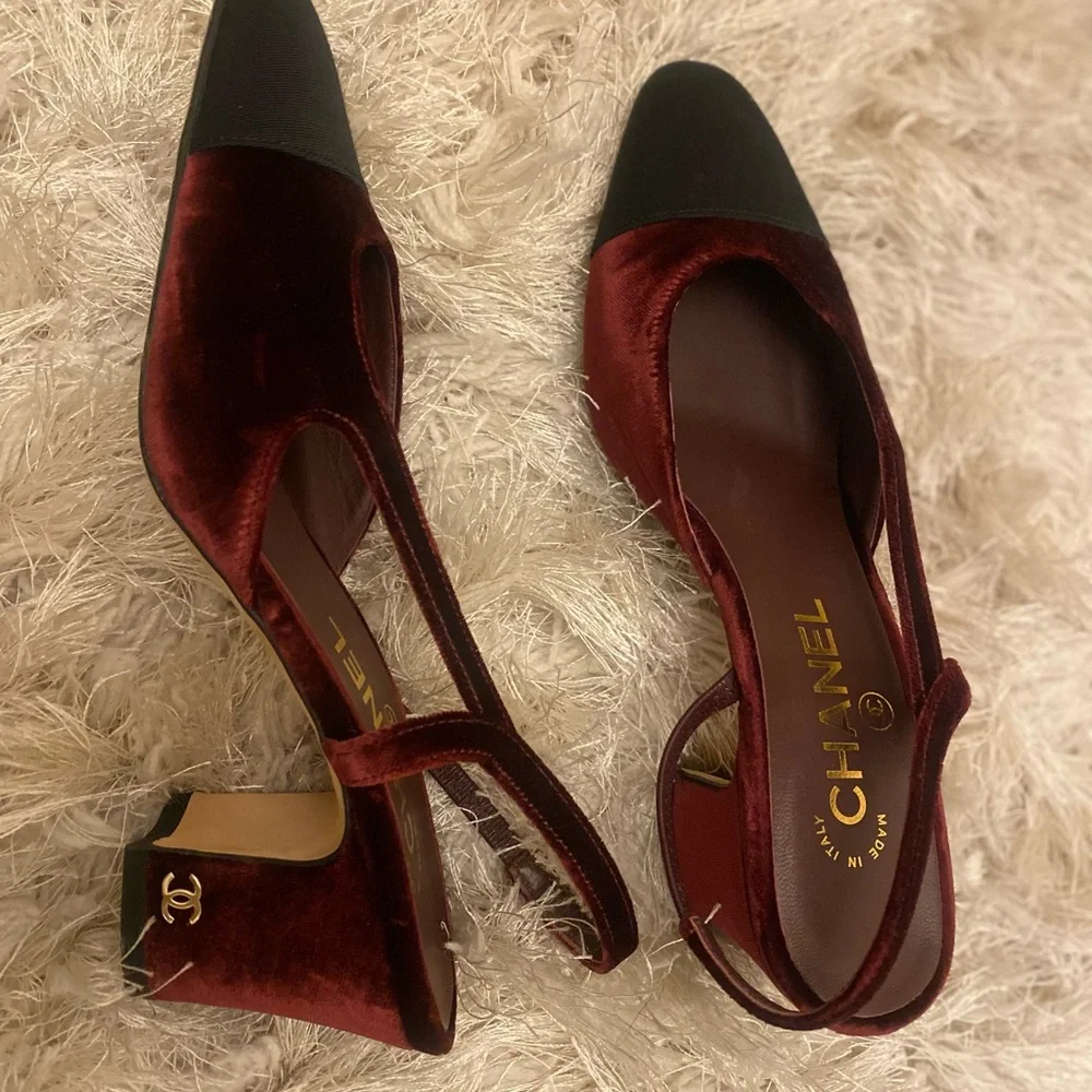 Chanel Slingbacks - Stunning Burgundy Velvet and Black - Picture 3 of 5